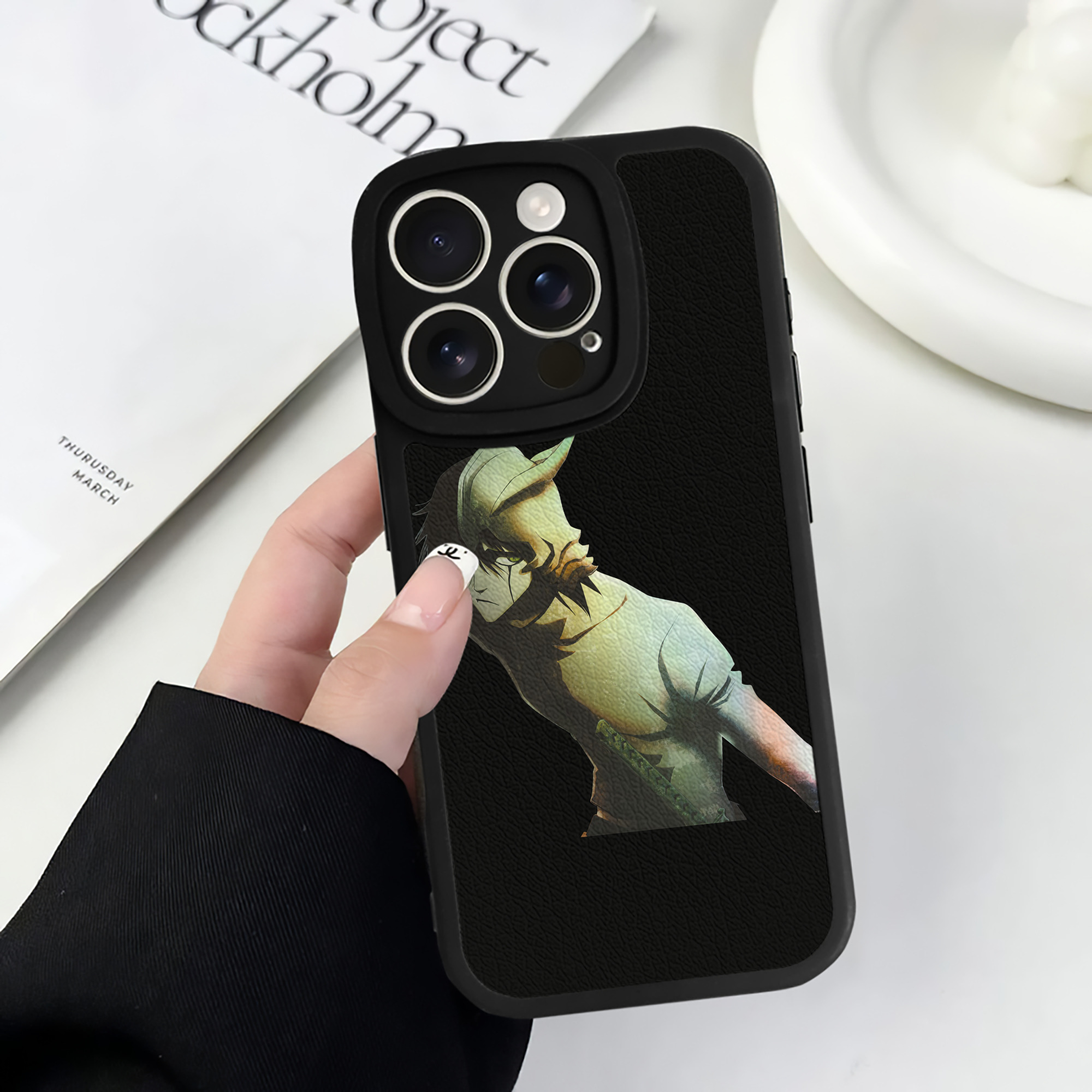 （画像用） ブリーチ ウルキオラ·シファー BLEACH Ulquiorra cifer 【iPhone 16シリーズ対応】シリコンスマホケース（レザー調） 材質：シリコン